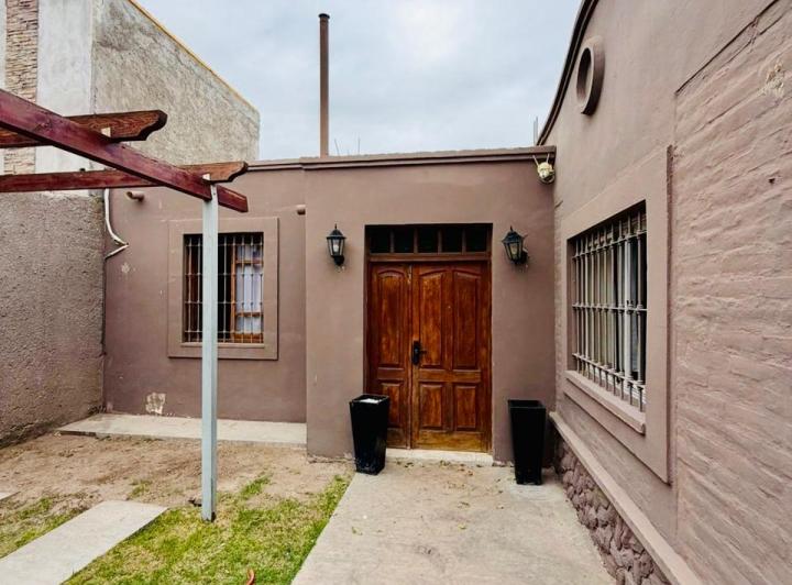 Casa · 190m² · 4 Dormitorios · 2 Cocheras