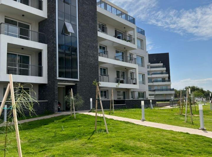 Departamento · 80m² · 4 Ambientes · 1 Cochera