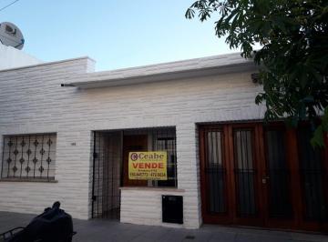 Casa · 190m² · 3 Dormitorios · 1 Cochera · Casa Reciclada 3 Amb, Quincho, Gge 3 Baños Lav Patio Loza Terr Facilid