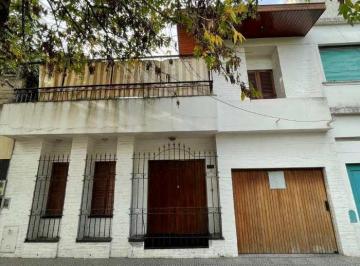 Casa · 147m² · 4 Ambientes · Casa Chalet en Venta en Lanús Este, Lanús, G. B. a. Zona Sur