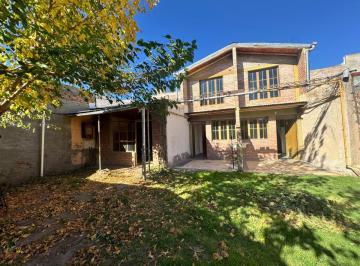 Casa de 7 ambientes, San Rafael · Casa + 3 Departamentos + Cochera Cuádruple en Zona Céntrica