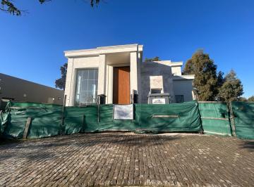 Casa · 250m² · 5 Ambientes · 4 Cocheras · Venta Casa 5 Ambientes - Barrio Privado Santo Tomas Pilar