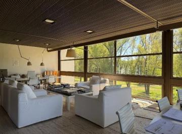 Casa · 280m² · 5 Ambientes · Casa Exclusiva Apto Profesional