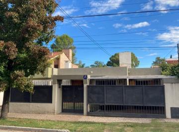 Casa · 427m² · 6 Ambientes · 2 Cocheras · Casa en Venta Tres Dorm., Planta Baja, Pileta Villa Belgrano