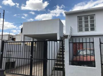 Casa · 40m² · 2 Ambientes · 1 Cochera · Duplex 1 Dormitorio - Patio - Cochera - Av Colorado 5800 - B° Cabildo