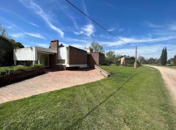 Casa · 896m² · 5 Ambientes · Casa en Solares del Carcaraña, Muy Funcional. Diseño Unico