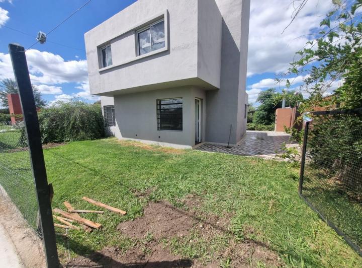 Casa · 400m² · 6 Ambientes · 1 Cochera