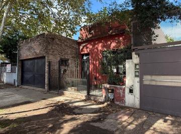 Casa de 4 ambientes, Quilmes · Vistosa Casa Antigua + 4amb + Cochera Doble + Jardín. Quilmes Sur
