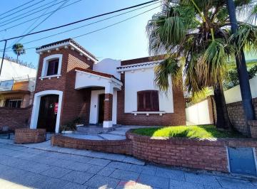 Casa · 196m² · 6 Ambientes · 1 Cochera · Casa en Venta, San Martín 930 | Luján Centro | Apta Crédito