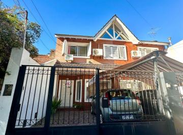 Casa de 5 ambientes, Vicente López · Hermoso Dúplex con Jardín y Cochera - Inmejorable Ubicación