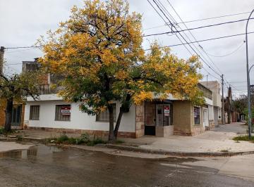 Casa · 144m² · 3 Dormitorios · 1 Cochera · Casa en Yapeyu