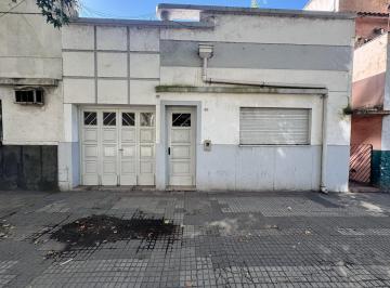 Casa · 351m² · 5 Ambientes · 1 Cochera · Cada 4 D en Av Avellaneda Al 600, Ideal Consultorios