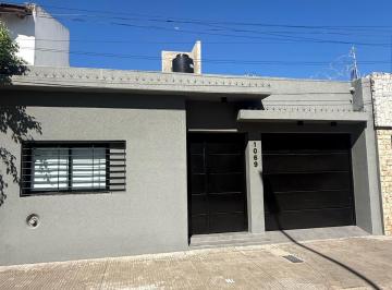 Casa · 98m² · 2 Ambientes · 1 Cochera · Casa - Zona Sur
