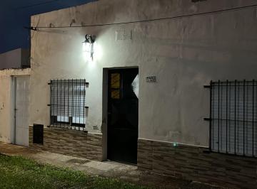 Casa · 77m² · 2 Dormitorios · 1 Cochera · Casa de 2 Dorm. Sobre Av del Trabajador, Santo Tome