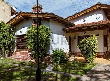 Casa · 210m² · 6 Ambientes · 1 Cochera · Casa a La Venta en Villa Elisa
