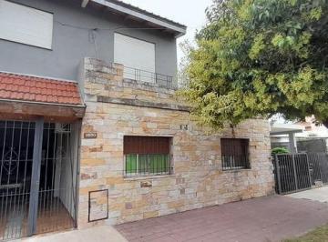 Casa · 174m² · 6 Ambientes · 2 Cocheras · Imponente Casa Para 2 Familias de 6 Ambientes en Aldo Bonzi