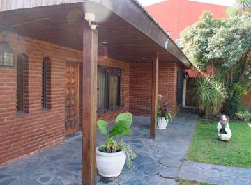 Casa · 127m² · 3 Ambientes · 1 Cochera · Venta Chalet con Gran Parque y Excelente Potencial– Ituzaingó Sur Apto Credito
