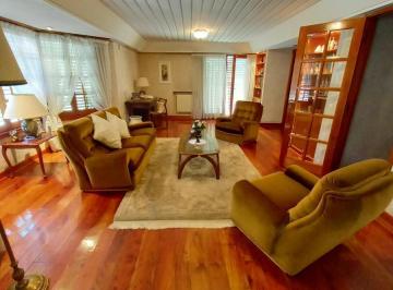 Casa · 413m² · 5 Ambientes · 3 Cocheras · Chalet 6 Ambientes Sobre Dos Lotes Parque Luro