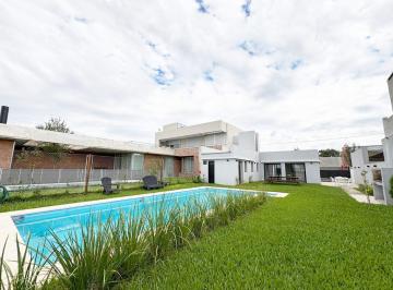 Casa · 60m² · 2 Ambientes · 2 Cocheras · Casa en Venta, Estacion Alvear, 1 Dormi con Pile!