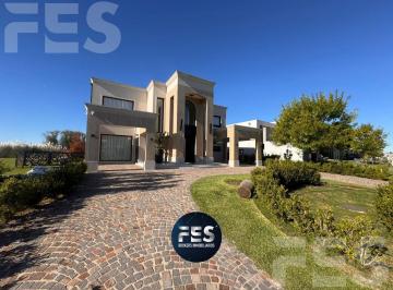 Casa · 400m² · 5 Ambientes · 6 Cocheras · Venta Casa 5 Ambientes a Estrenar en Terralagos