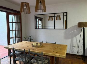 Departamento · 71m² · 4 Ambientes · 1 Cochera · Departamento Calle Pasteur - Zona Hospital Español