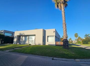 Casa · 170m² · 5 Ambientes · 2 Cocheras · Casa en Miraflores (Funes Hills)
