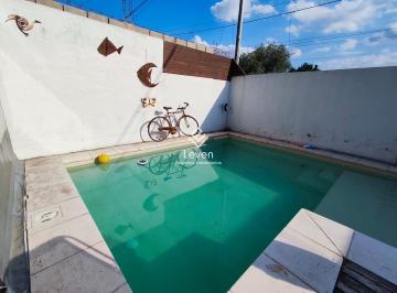 Casa · 290m² · 7 Ambientes · 2 Cocheras · Casa a La Venta en Unquillo 3 Dorm.