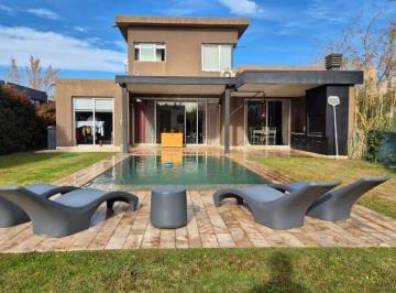 Casa de 4 ambientes, Mayor Drummond · Barrio Rincón de Terrada. 3 Dorm. (2 en Pb). 3 Baños. Pileta. Galería. Impecable!