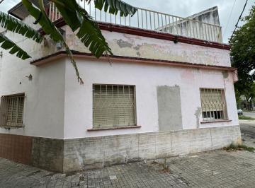 Casa · 160m² · 5 Ambientes · 1 Cochera · Casa a Reciclar o Demoler en Barrio Echesortu