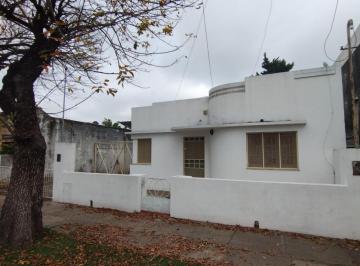 Casa · 70m² · 2 Ambientes · 1 Cochera · Casa de 2 Dorm. y Cochera en Villa Gobernador Gálvez.