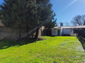Casa · 70m² · 2 Ambientes · 1 Cochera · Casa de 2 Dorm. y Cochera en Villa Gobernador Gálvez.