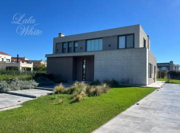 Casa · 197m² · 5 Ambientes · 3 Cocheras · Casa en Venta y Alquiler en La Providencia