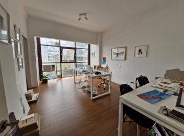 Departamento · 60m² · 3 Ambientes · Venta Dpto/oficina - Baño Privado y Cocina - Microcentro
