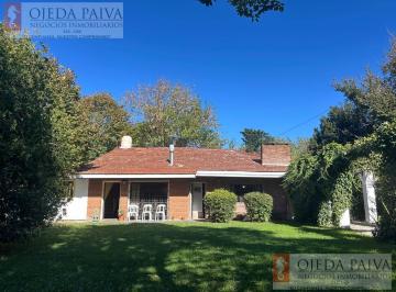 Casa · 205m² · 5 Ambientes · 1 Cochera · Casa con Quincho y Deposito en El Bosque de Mar de Cobo - 5 Ambientes 901 m² Terreno