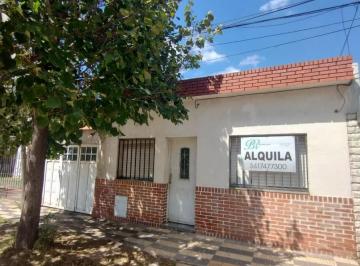Casa · 2 Ambientes · 1 Cochera · Casa de 1 Dormitorio con Garaje en B° Roque Saenz Peña.