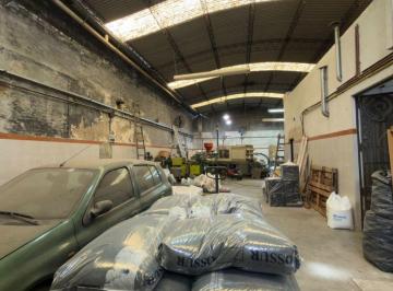 Bodega-Galpón , Tres de Febrero · Galpón con 200 m² Construidos en Venta en Caseros