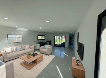 Casa de 3 ambientes, La Plata · Casa 3 Ambientes 2 Baños Vestidor Pileta en Barrio San Jose