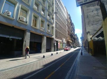 Local comercial , Centro / Microcentro · Tacuari Al 100 Gran Superficie Vidriada, Entre Piso Que Balconea Al Local, Doble Altura de Techo!
