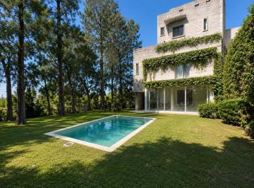 Casa · 405m² · 5 Ambientes · 2 Cocheras · Casa de 3 Dorm. con Terreno y Vista Franca Al Rio Sobre Av Puccio
