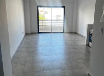 Departamento de 1 ambiente, Monte Castro · Departamento Monoambiente - con Patio Cerrado! - con Cochera!