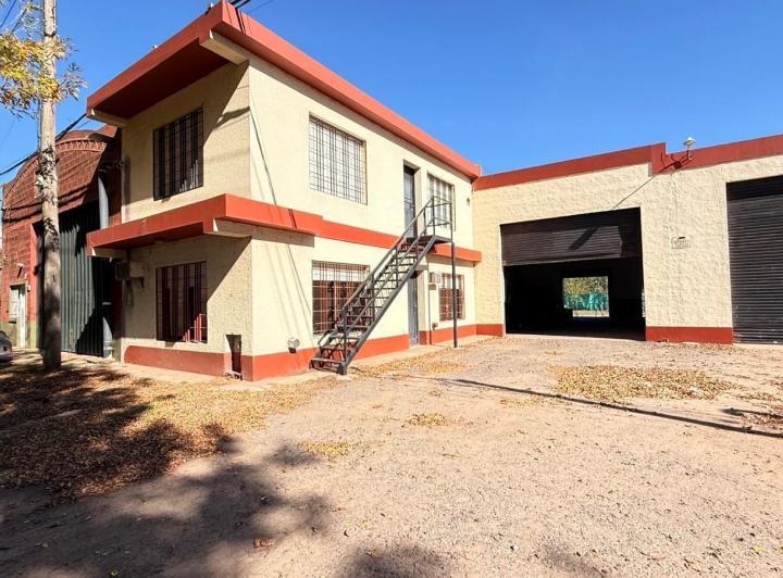 Bodega-Galpón · 90m²