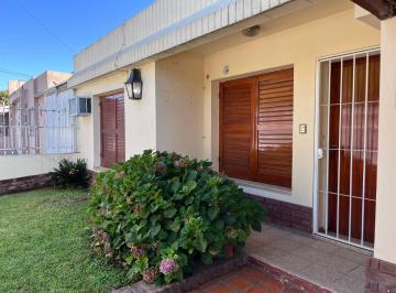 Casa de 5 ambientes, Córdoba · Casa en Alquiler en Barrio Poeta Lugones 3 Dorm.