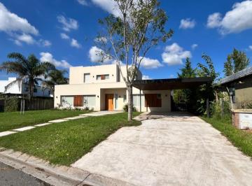 Casa · 227m² · 6 Ambientes · 4 Cocheras · Casa en Venta Barrio San Matías