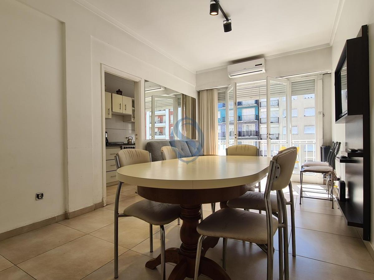 Departamento de 2 ambientes al frente con balcón y vista abierta