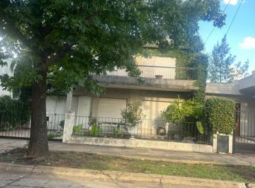Casa de 5 ambientes, Morón · Casa a Refaccionar en Castelar Sur Sobre Lote de 408 m² – Gran Potencial