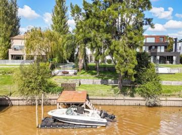 Casa · 257m² · 5 Ambientes · 1 Cochera · Venta de Casa en Lote Al Río - Santa Catalina, Villanueva, Tigre, con Muelle Propio. Orientación Noro