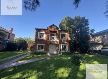 Casa · 200m² · 4 Ambientes · 5 Cocheras · Casa en La Peregrina, a La Venta. Amplio Jardin con Pileta Totalmente Arbolado