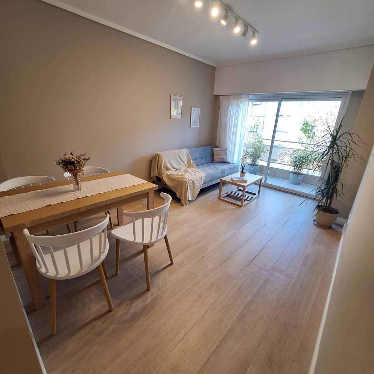 Venta de Departamento 2 Ambientes a la Calle con Balcón – Santiago del Estero 2100, 4° Reciclado
