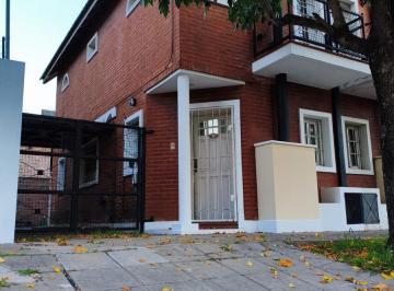 PH · 60m² · 3 Ambientes · 1 Cochera · Duplex con Cochera. Varela Centro