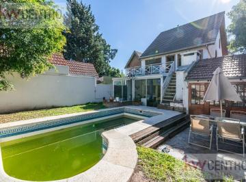 Casa · 260m² · 5 Ambientes · 1 Cochera · Casa en Ituzaingó 5 Amb con Jardín Piscina y Cochera